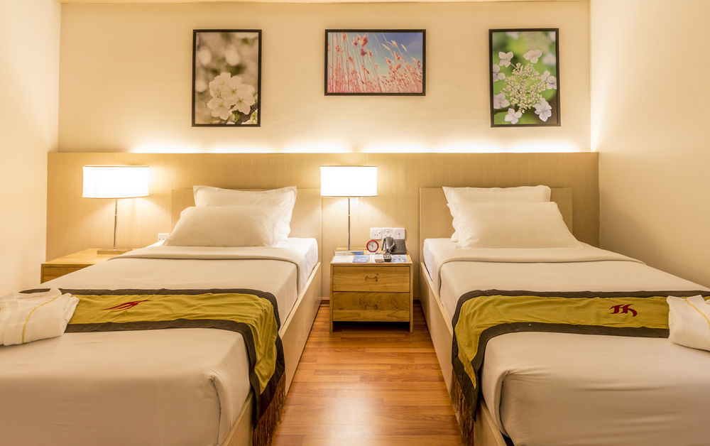 7 Mile Hotel