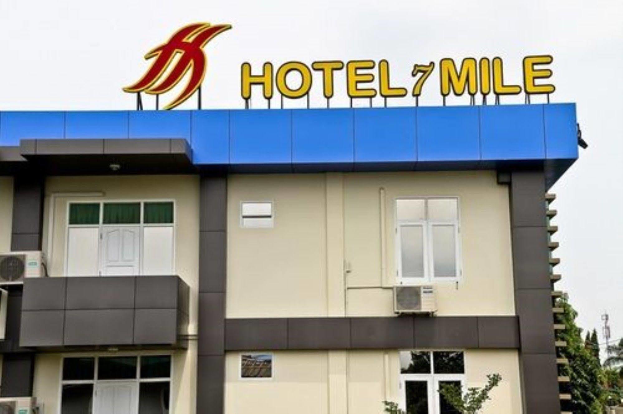 Hotel 7 Mile 3*