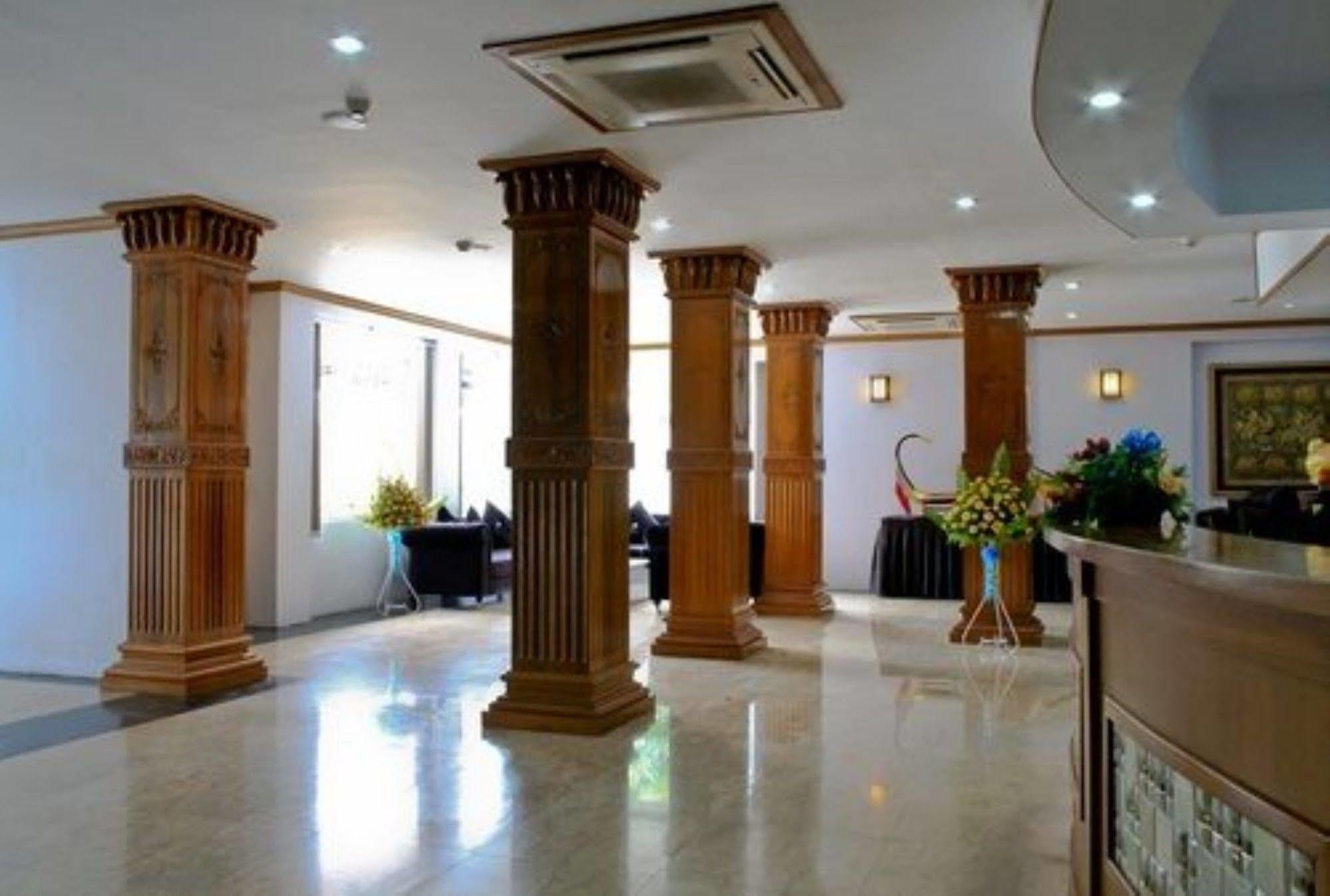 7 Mile Hotel Yangón